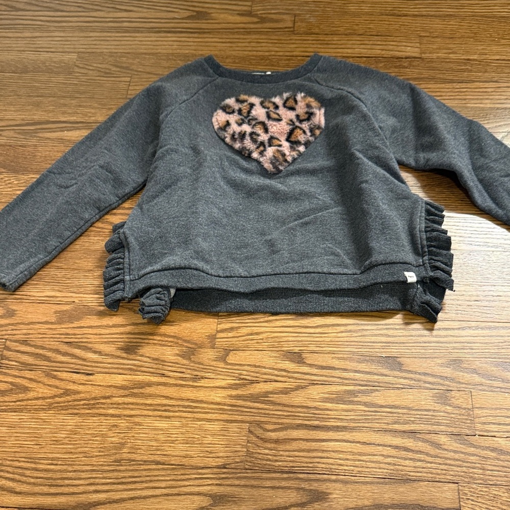 Oh Baby Gray Kids Shirt with Leopard Heart Design Size 6